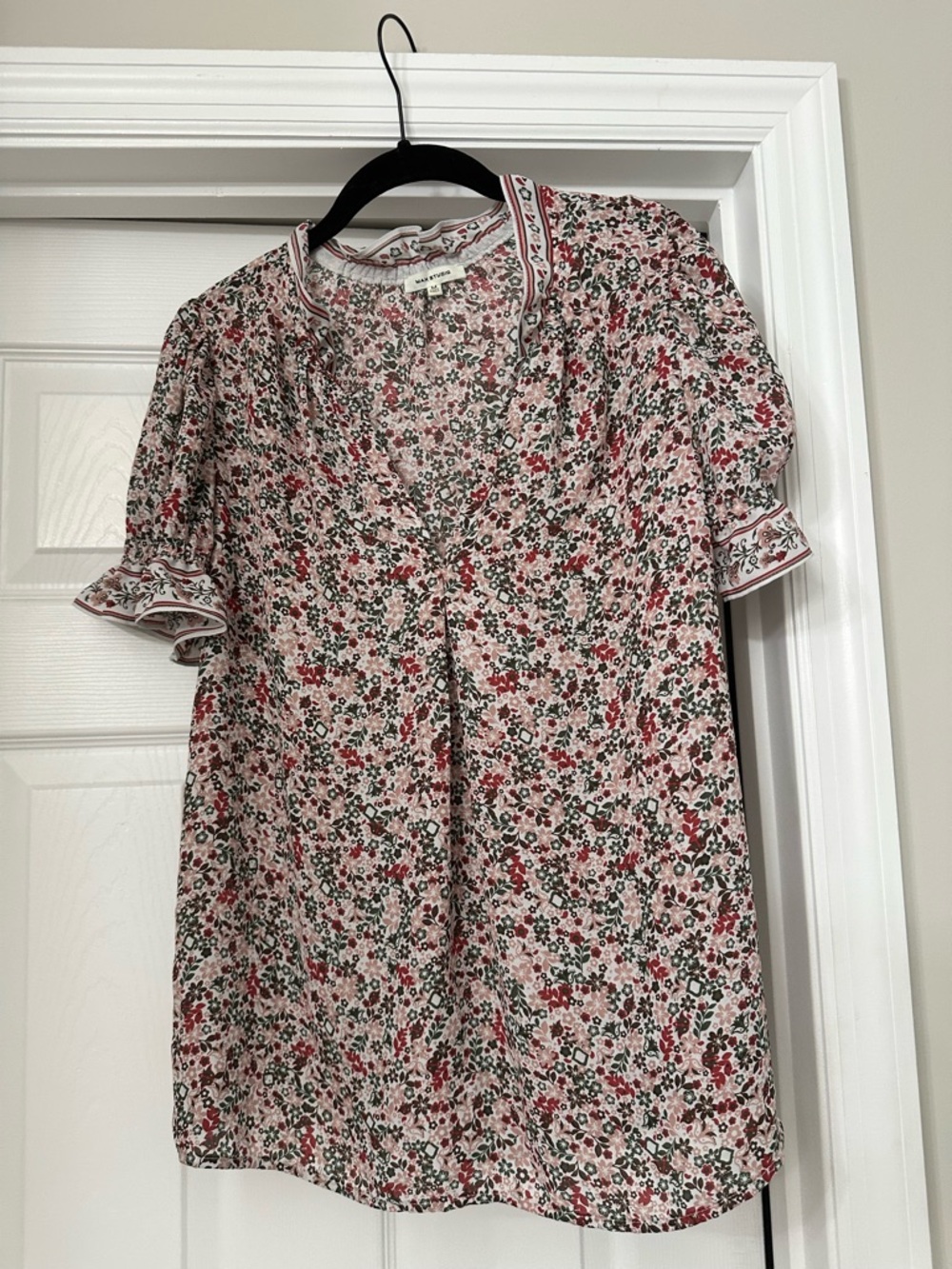 Max Studio Pink and Red Floral V-Neck Puff Sleeve Blouse